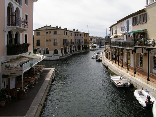 Ulice v Port-Grimaud