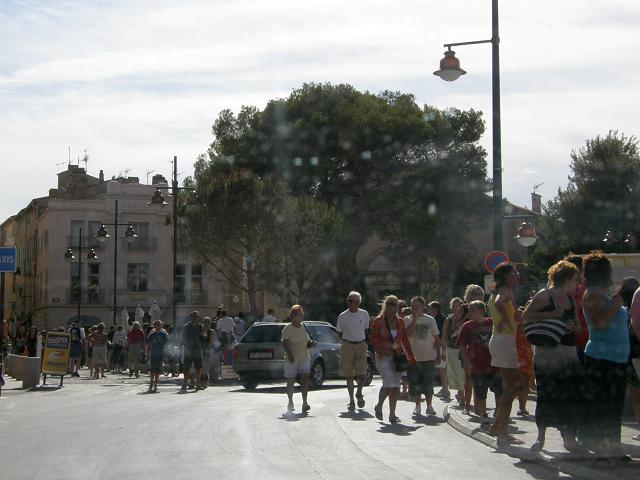 St-Tropz pes pedn sklo